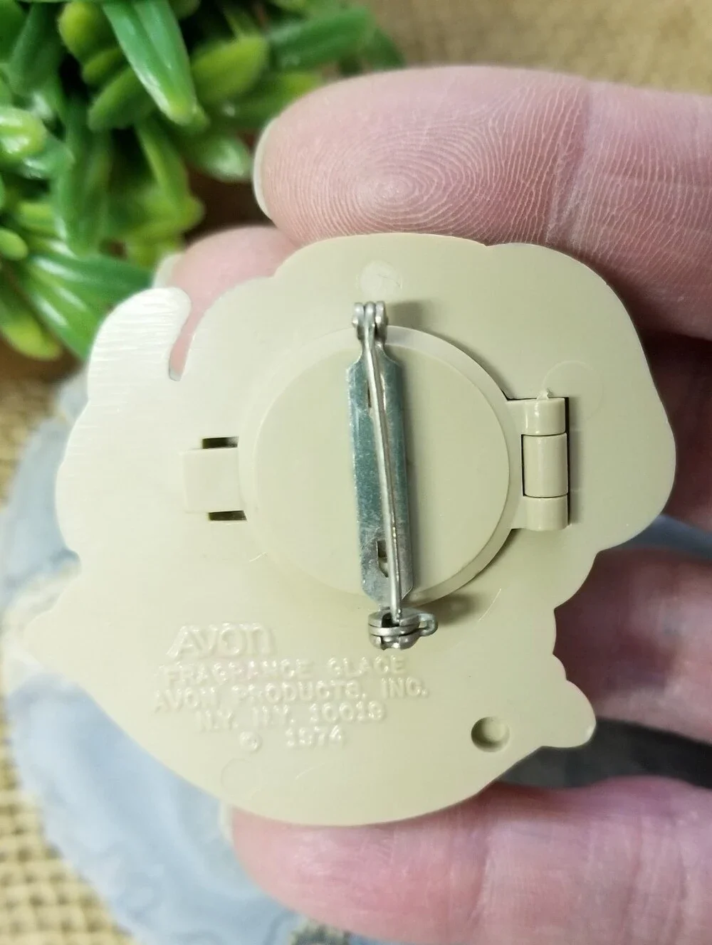 Vintage Avon Fragrance Glace Pin Pal